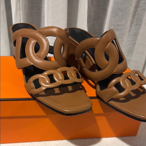 Hermes Shoes - Women’s Tan Leather Link-Detail Slide Sandals